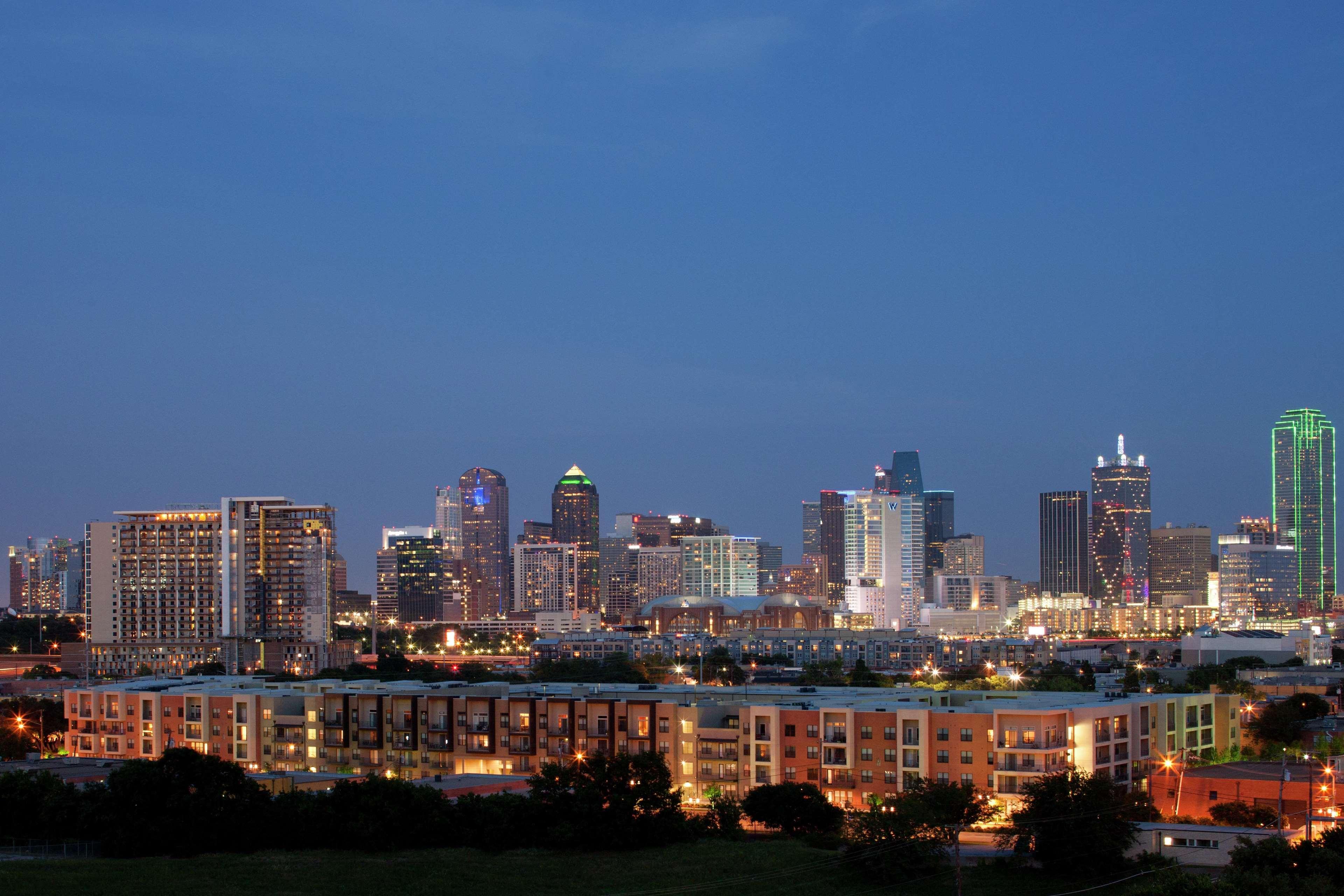 Doubletree By Hilton Dallas Market Center Exterior foto