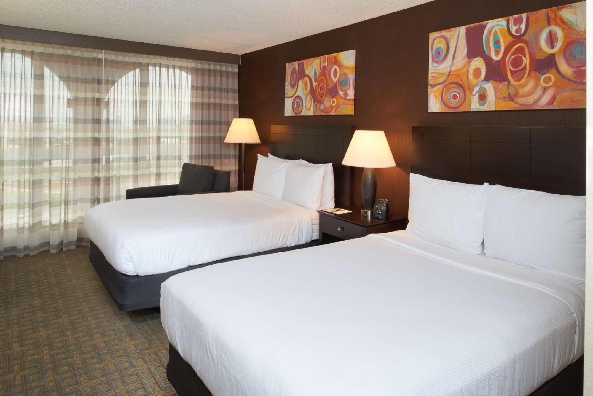 Doubletree By Hilton Dallas Market Center Exterior foto